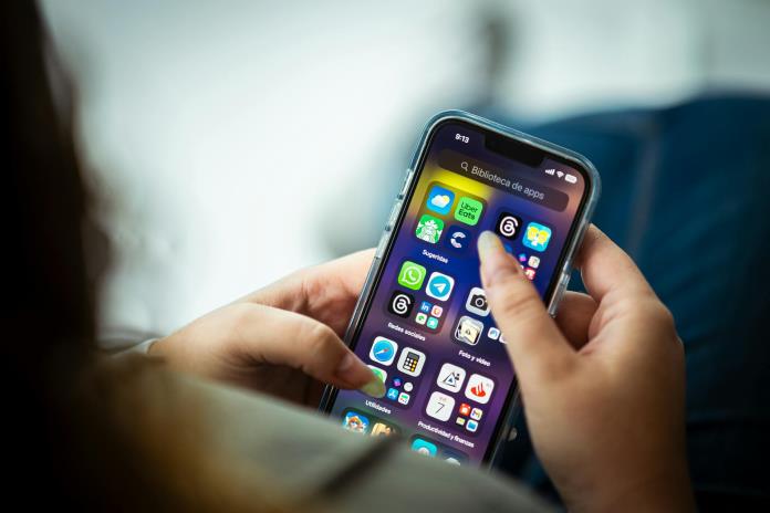 Proponen prohibir el uso del teléfono celular en escuelas de Jalisco Proponen prohibir el uso del teléfono celular en escuelas de Jalisco