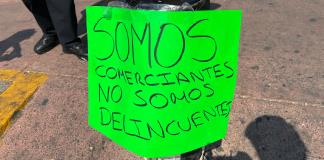 Vendedores del Parque Rojo se manifiestan ante cierre del espacio; Ayuntamiento de Guadalajara maneja bloqueo entre Federalismo Sur y Juárez