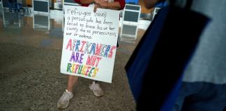 Humoristas sudafricanos bromean sobre afirmaciones de Trump tras visita de afrikáners a la Casa Blanca