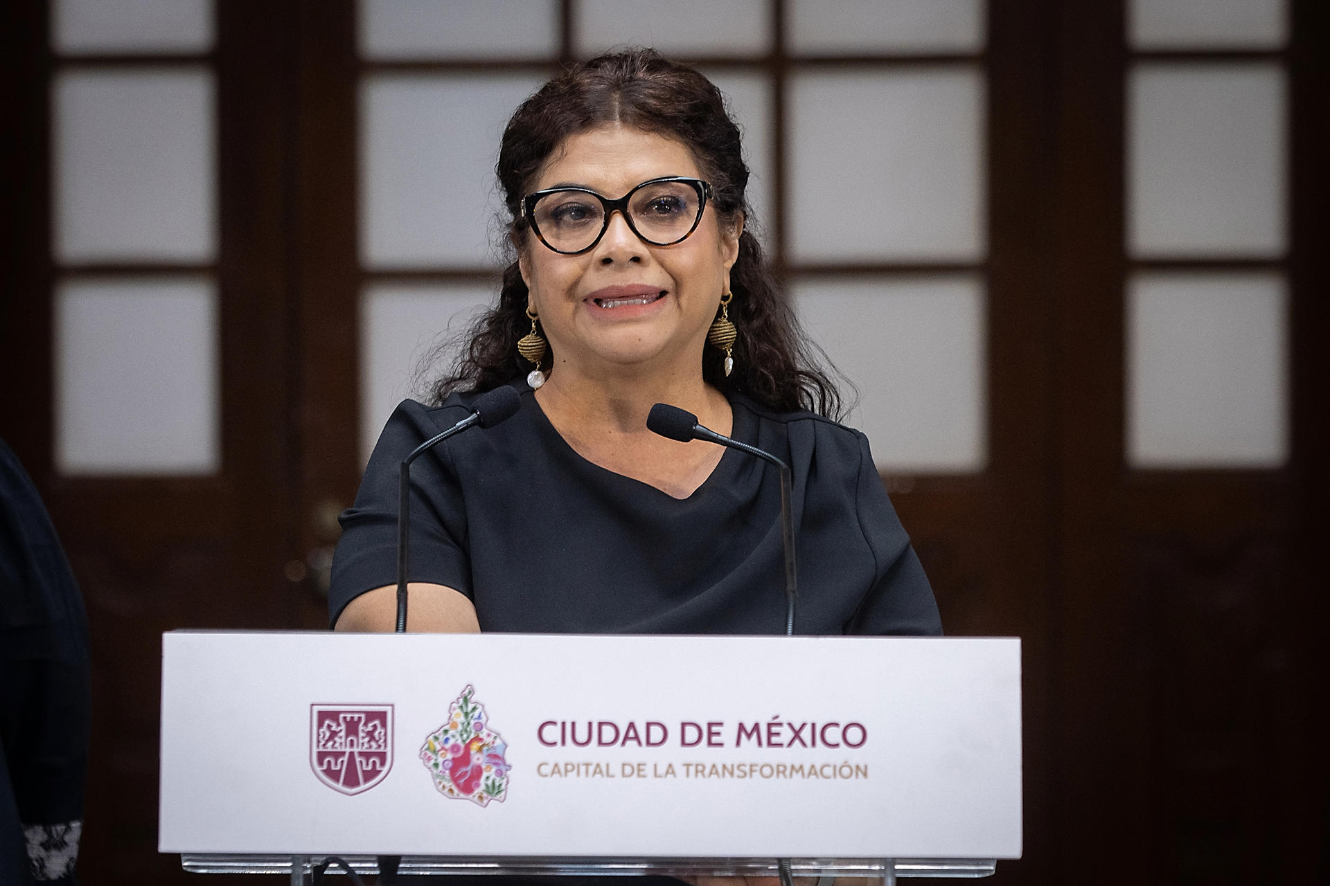 Alcaldesa de CDMX defiende seguridad pese al asesinato de colaboradores