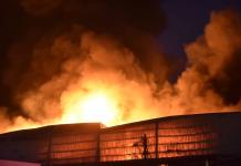 Incendios industriales contaminan aire y agua con sustancias cancerígenas