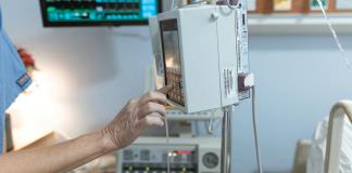 Por falta de mantenimiento en quirófanos, esperan hasta mes y medio por operación en el ISSSTE