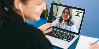 Google Meet traducirá en tiempo real diálogos en inglés y español con la voz del usuario