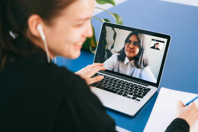 Google Meet traducirá en tiempo real diálogos en inglés y español con la voz del usuario Google Meet traducirá en tiempo real diálogos en inglés y español con la voz del usuario
