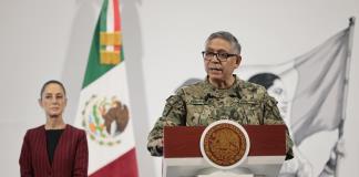 México confirma que piloto estadounidense era quien manejaba el buque escuela accidentado