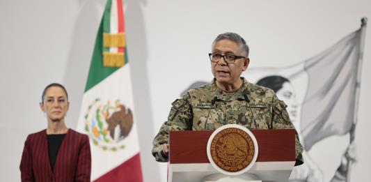 México confirma que piloto estadounidense era quien manejaba el buque escuela accidentado