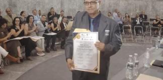 Por su trabajo en pro de la salud mental, entregan reconocimiento a Víctor Chávez Ogazón