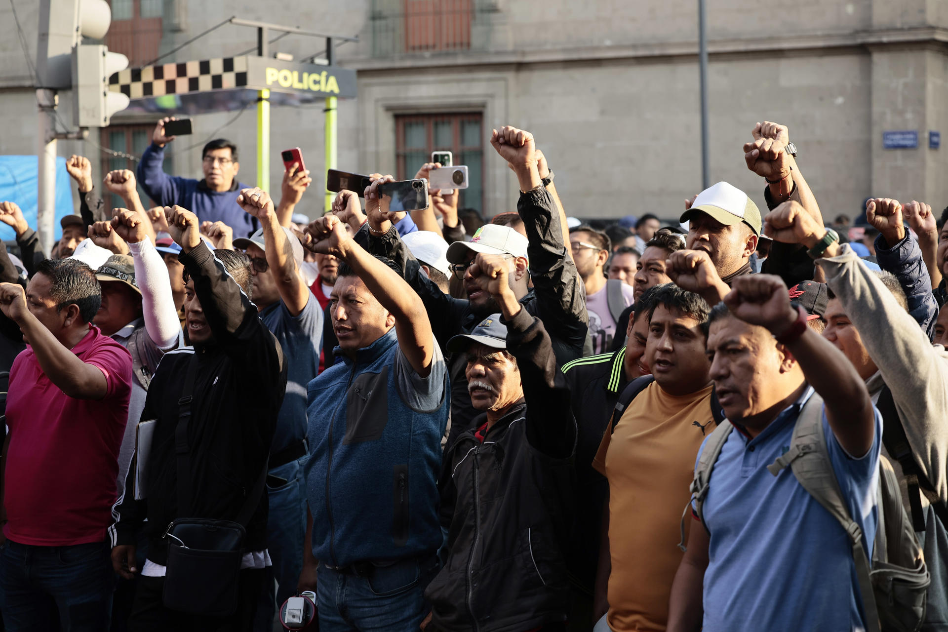 Sheinbaum descarta reunirse con los maestros tras protestas y bloqueos