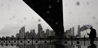 Tres muertos y 50.000 personas aisladas por inundaciones en Australia