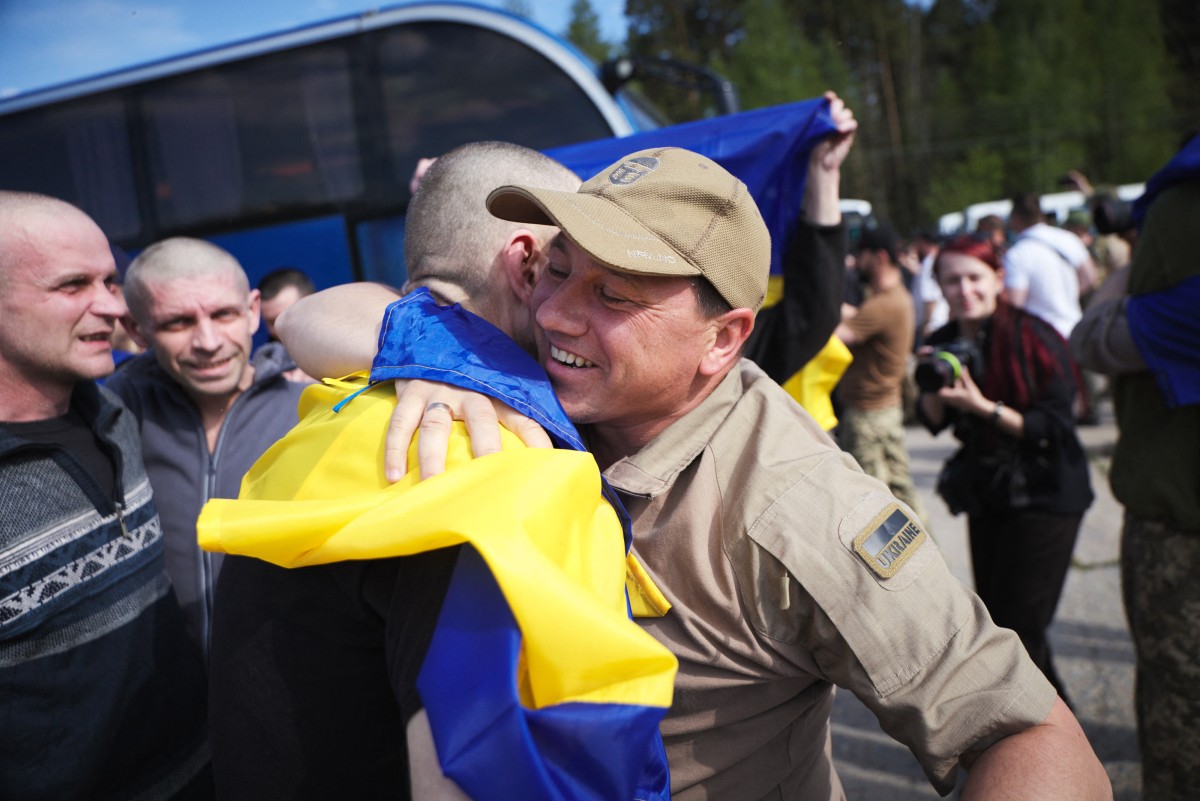 Ucrania y Rusia inician un intercambio de prisioneros a gran escala Ucrania y Rusia inician un intercambio de prisioneros a gran escala