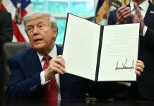 Trump firma decretos para impulsar la energía nuclear civil en EEUU