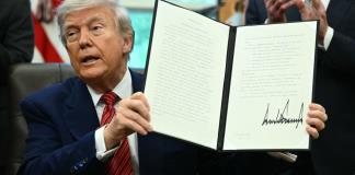 Trump firma decretos para impulsar la energía nuclear civil en EEUU
