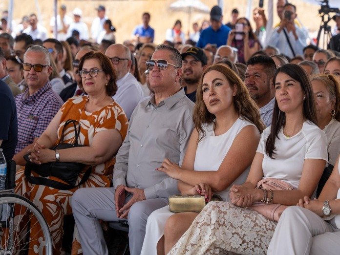 60 mdp para nuevo hospital en Encarnación de Díaz; Gobernador pone primera piedra y dice estará listo en un año. 60 mdp para nuevo hospital en Encarnación de Díaz; Gobernador pone primera piedra y dice estará listo en un año.