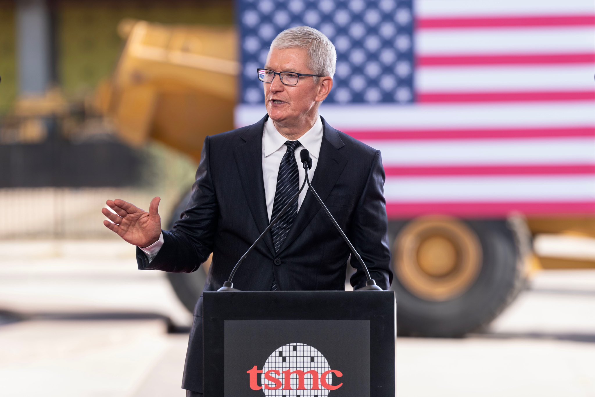 Trump amenaza con nuevos aranceles a la UE y a Apple Trump amenaza con nuevos aranceles a la UE y a Apple