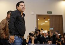 Julión Álvarez pospone concierto en Texas porque cancelaron su visa para entrar a EEUU