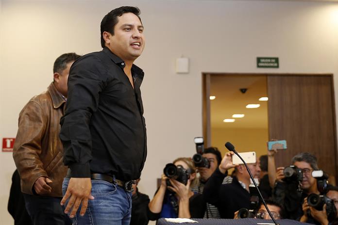 El cantante Julión Álvarez desmiente la detención de su piloto privado en Honduras El cantante Julión Álvarez desmiente la detención de su piloto privado en Honduras