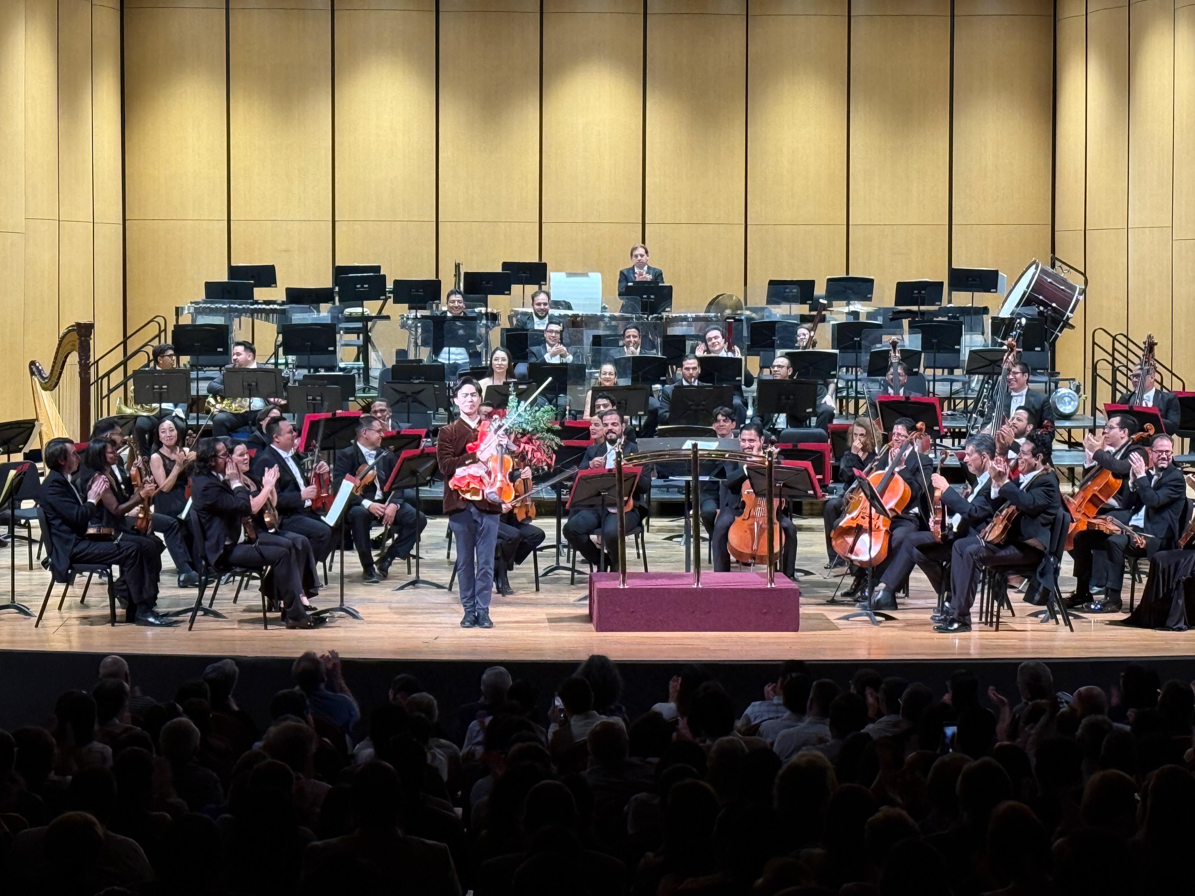 Entre acordes de Ravel y un emotivo debut canadiense, el Teatro Degollado enaltece a impulsores de la cultura jalisciense Entre acordes de Ravel y un emotivo debut canadiense, el Teatro Degollado enaltece a impulsores de la cultura jalisciense