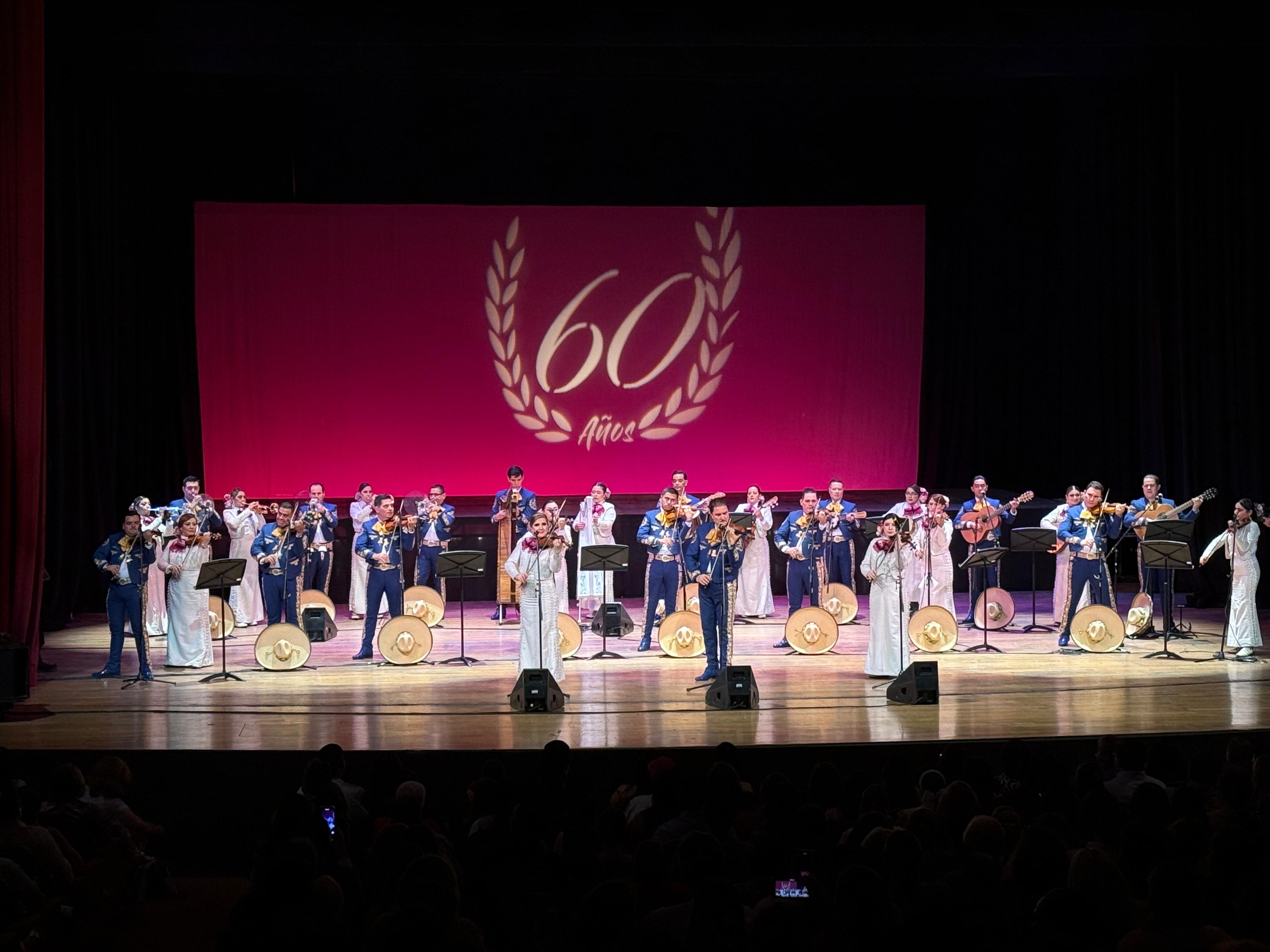 El Teatro Degollado se llena de orgullo y música con el 60 por aniversario del Mariachi Nuevo Tecalitlán El Teatro Degollado se llena de orgullo y música con el 60 por aniversario del Mariachi Nuevo Tecalitlán