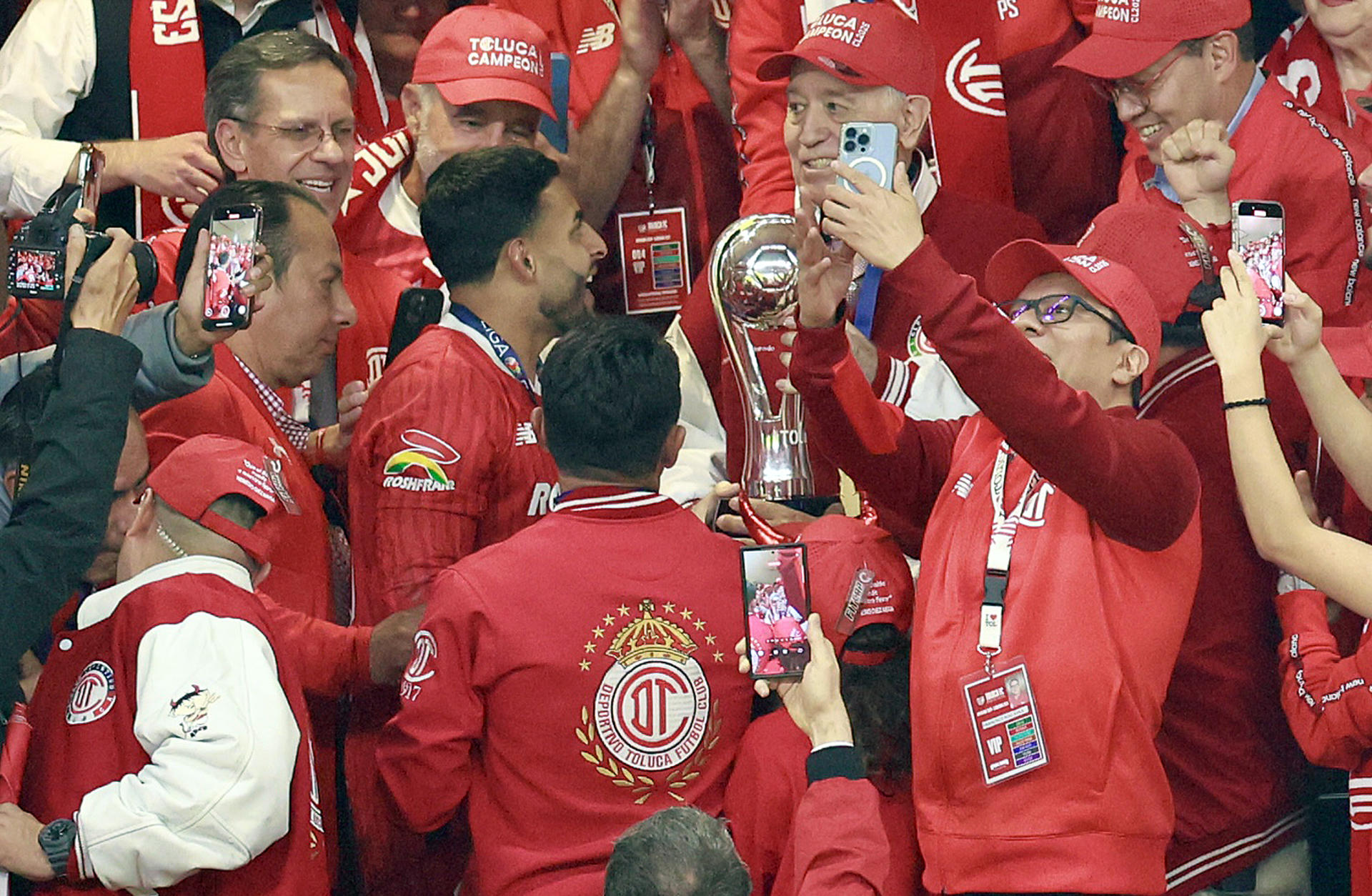 2-0. Toluca gana el Clausura, su undécimo título en México 2-0. Toluca gana el Clausura, su undécimo título en México