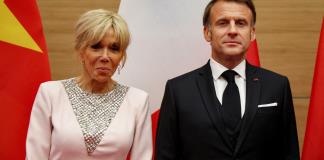 Macron desmiente viral pelea con su mujer: Estábamos bromeando