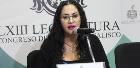 Diputada invita a debatir al titular de Educación sobre prohibición de celulares en las aulas