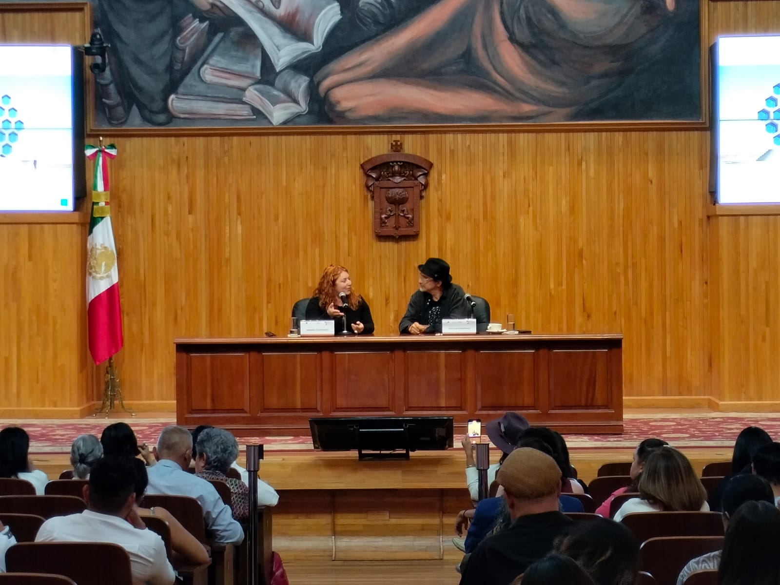 Abordan la importancia de los procesos curatoriales para hablar del medio ambiente desde el arte Abordan la importancia de los procesos curatoriales para hablar del medio ambiente desde el arte