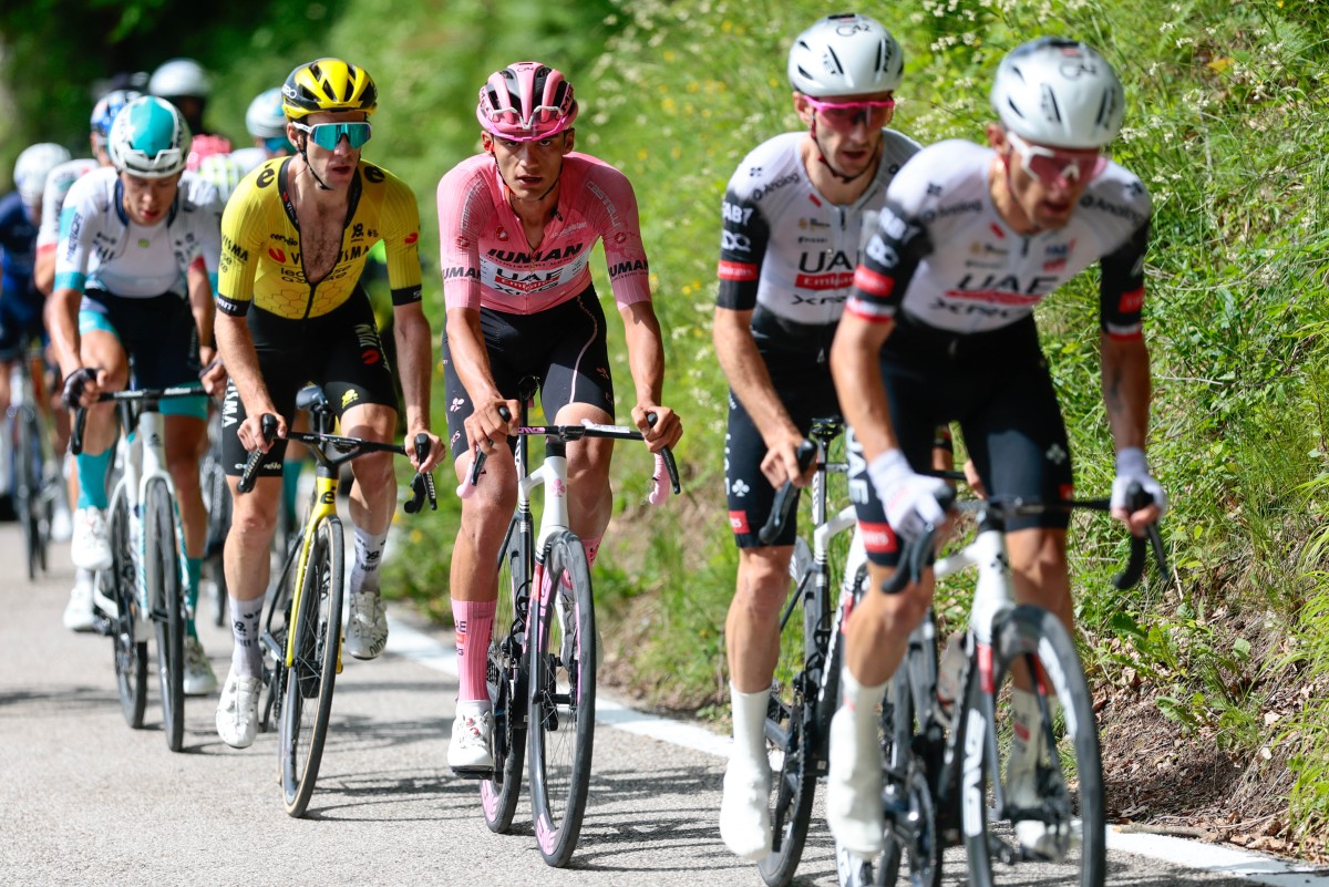 Scaroni gana una alocada 16ª etapa del Giro, Del Toro salva el rosa Scaroni gana una alocada 16ª etapa del Giro, Del Toro salva el rosa