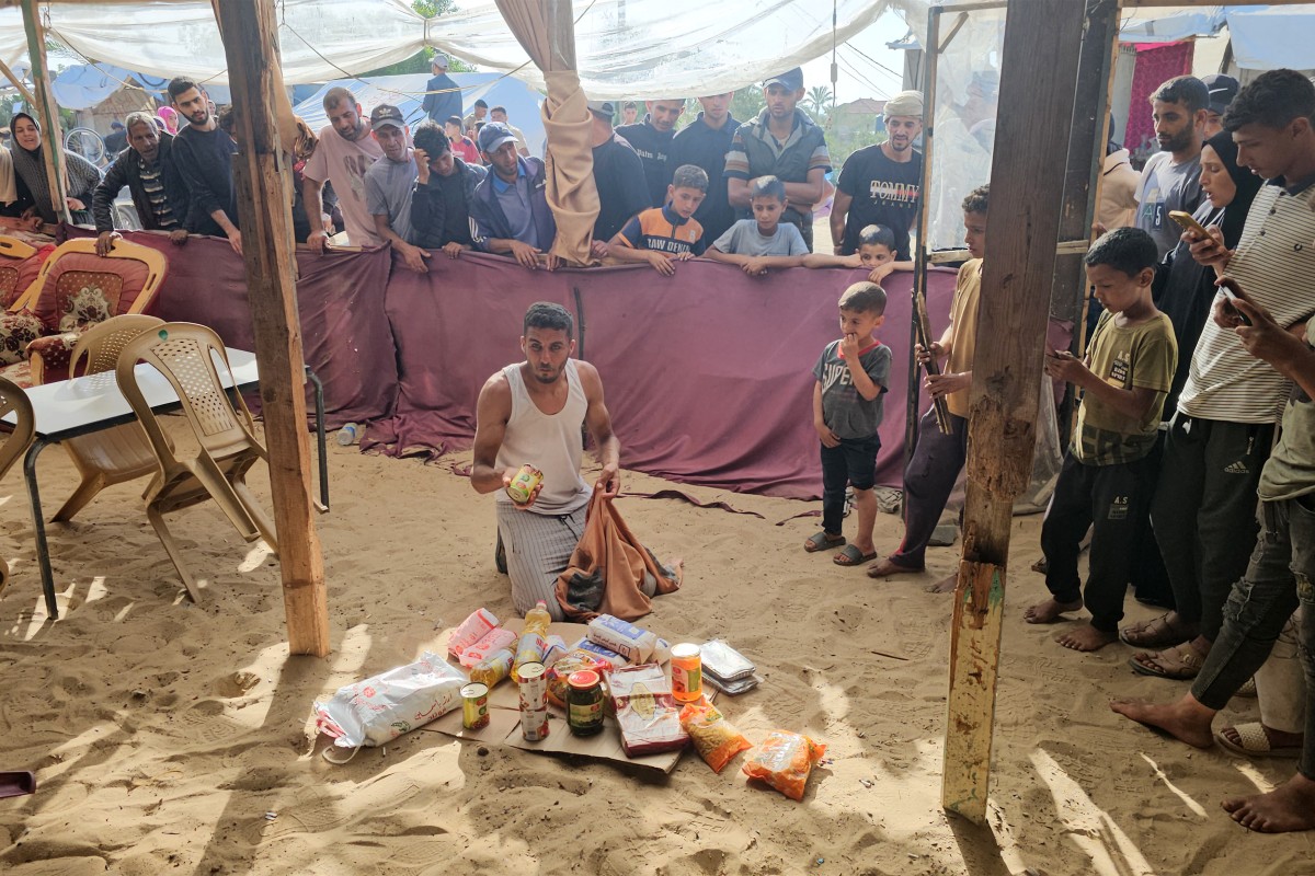 Miles de personas se precipitan hacia un nuevo centro de distribución de ayuda en Gaza Miles de personas se precipitan hacia un nuevo centro de distribución de ayuda en Gaza
