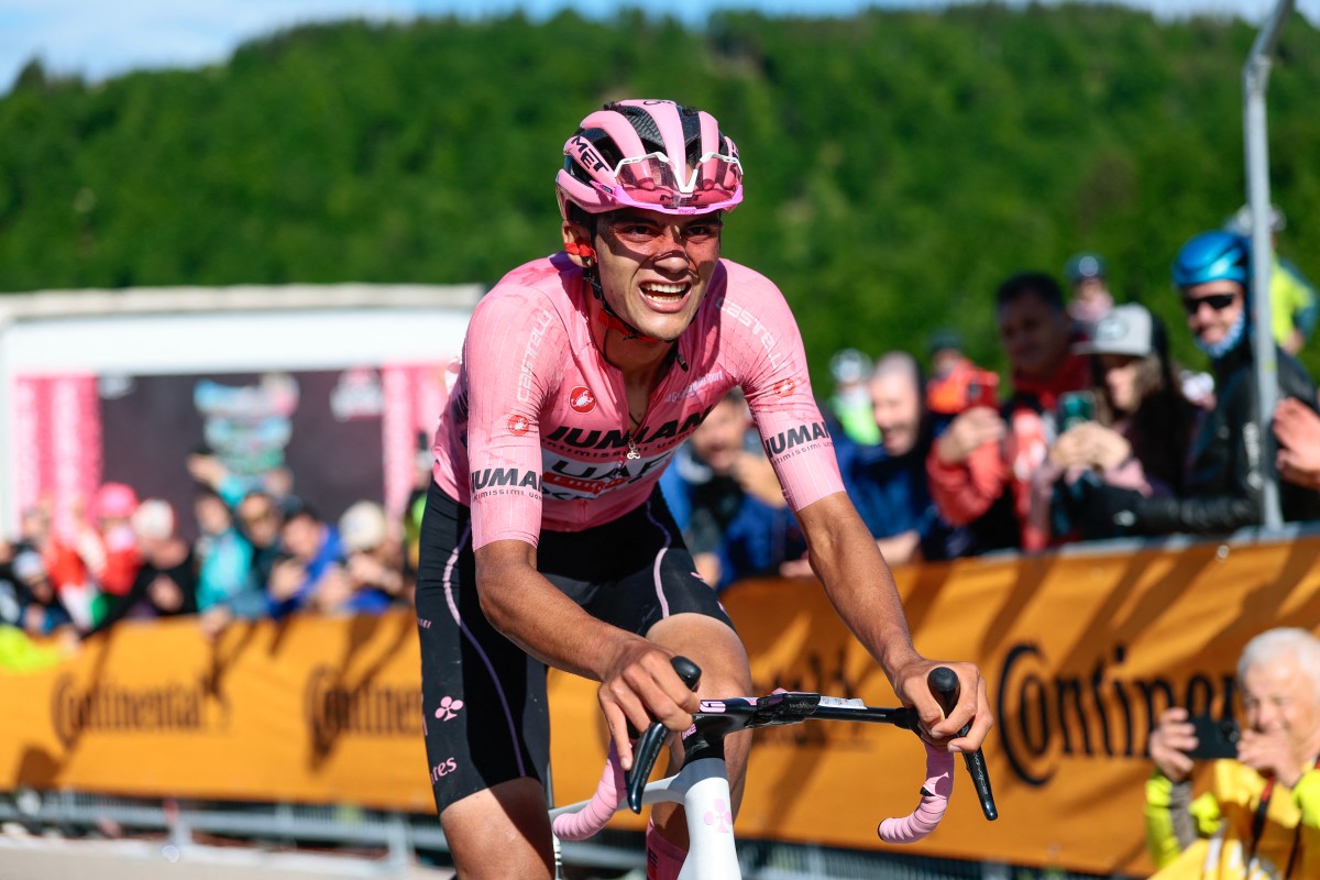 Scaroni gana una alocada 16ª etapa del Giro, Del Toro salva el rosa Scaroni gana una alocada 16ª etapa del Giro, Del Toro salva el rosa