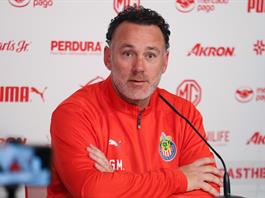 El Guadalajara de Milito recibe al Cruz Azul del uruguayo Fernández