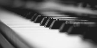 Profeco alerta por falla en adaptador de corriente para pianos y baterías