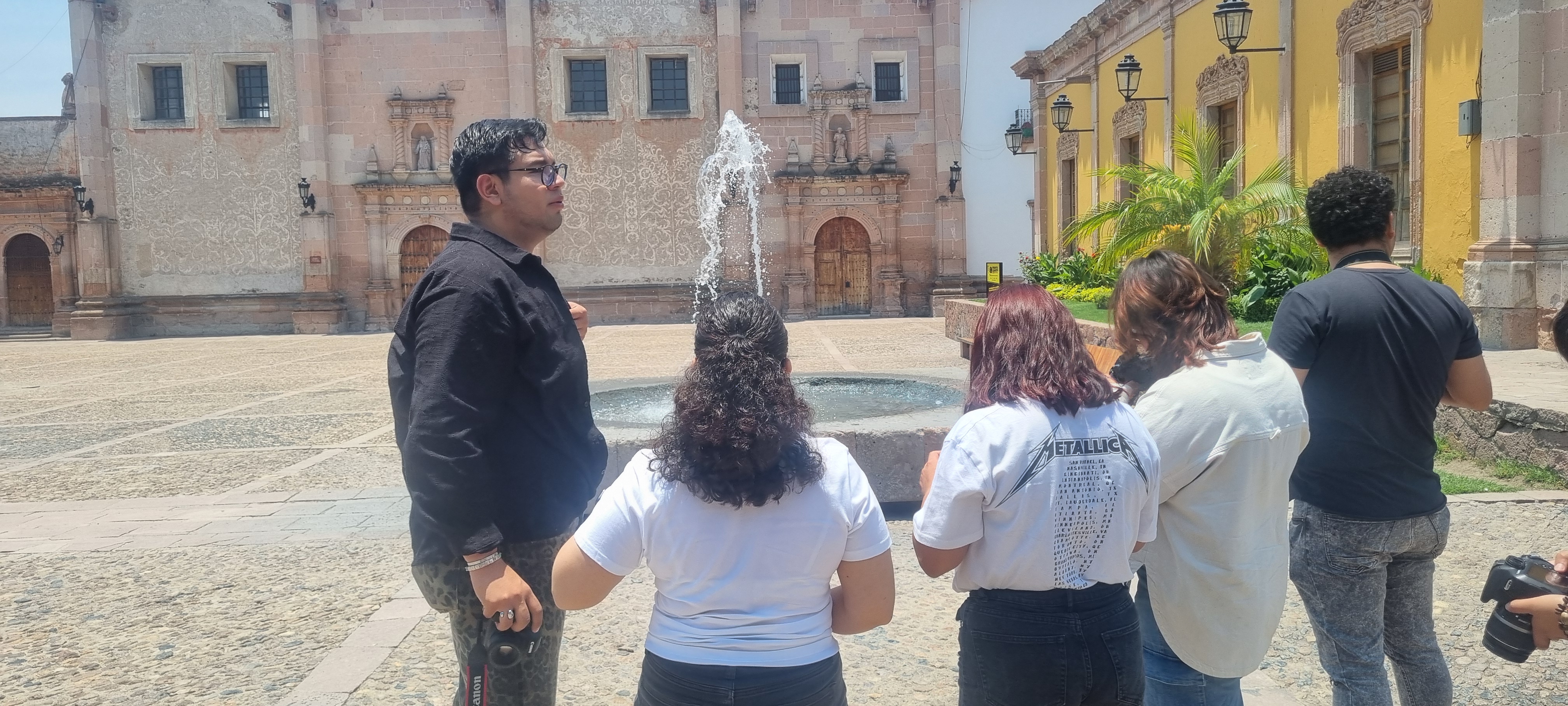 Imparten primera sesión del taller de fotografía en la feria del libro Imparten primera sesión del taller de fotografía en la feria del libro