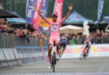 Isaac Del Toro triunfa en la 17ª etapa y refuerza su maglia rosa