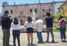 Imparten primera sesión del taller de fotografía en la feria del libro