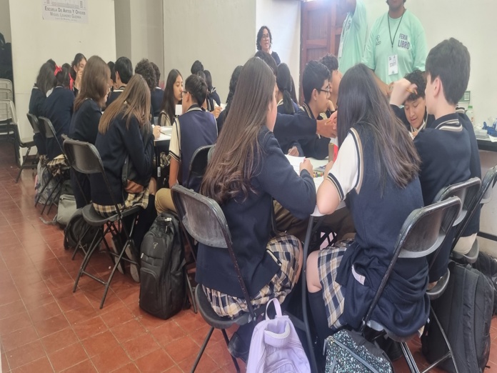 Imparten taller dinámico “El viaje del héroe” con estudiantes de secundaria Imparten taller dinámico “El viaje del héroe” con estudiantes de secundaria