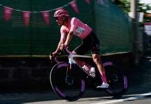 Del Toro sigue líder del Giro tras etapa de transición ganada por Denz