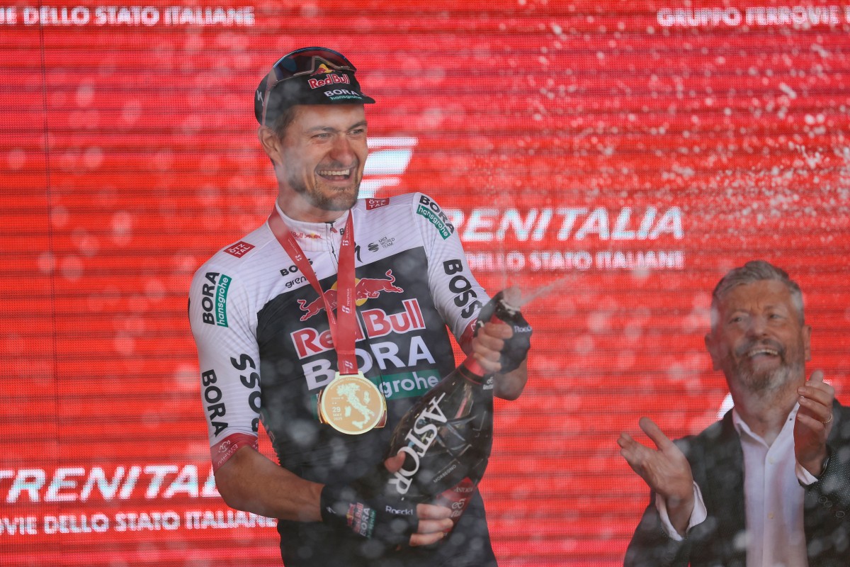 Del Toro sigue líder del Giro tras etapa de transición ganada por Denz Del Toro sigue líder del Giro tras etapa de transición ganada por Denz