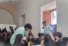 Imparten taller dinámico "El viaje del héroe" con estudiantes de secundaria