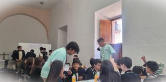 Imparten taller dinámico "El viaje del héroe" con estudiantes de secundaria