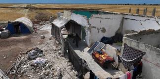 En Siria, desplazados regresan a acampar en las ruinas de sus casas