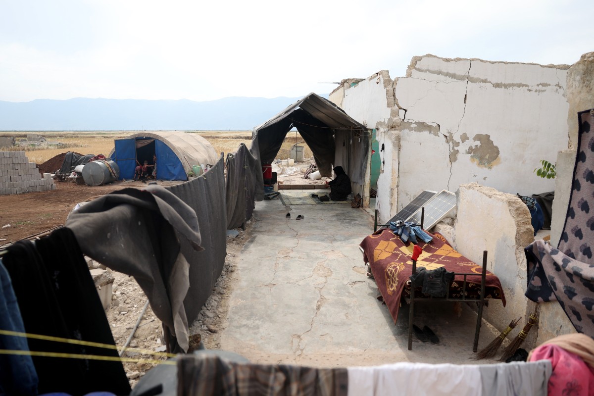 En Siria, desplazados regresan a acampar en las ruinas de sus casas En Siria, desplazados regresan a acampar en las ruinas de sus casas