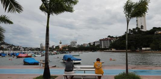 La tormenta Alvin avanza paralela a costas del Pacífico mexicano y provoca fuertes lluvias