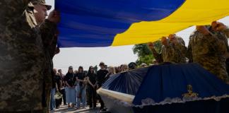 Rusia y Ucrania acuerdan intercambiar prisioneros jóvenes y heridos durante negociación