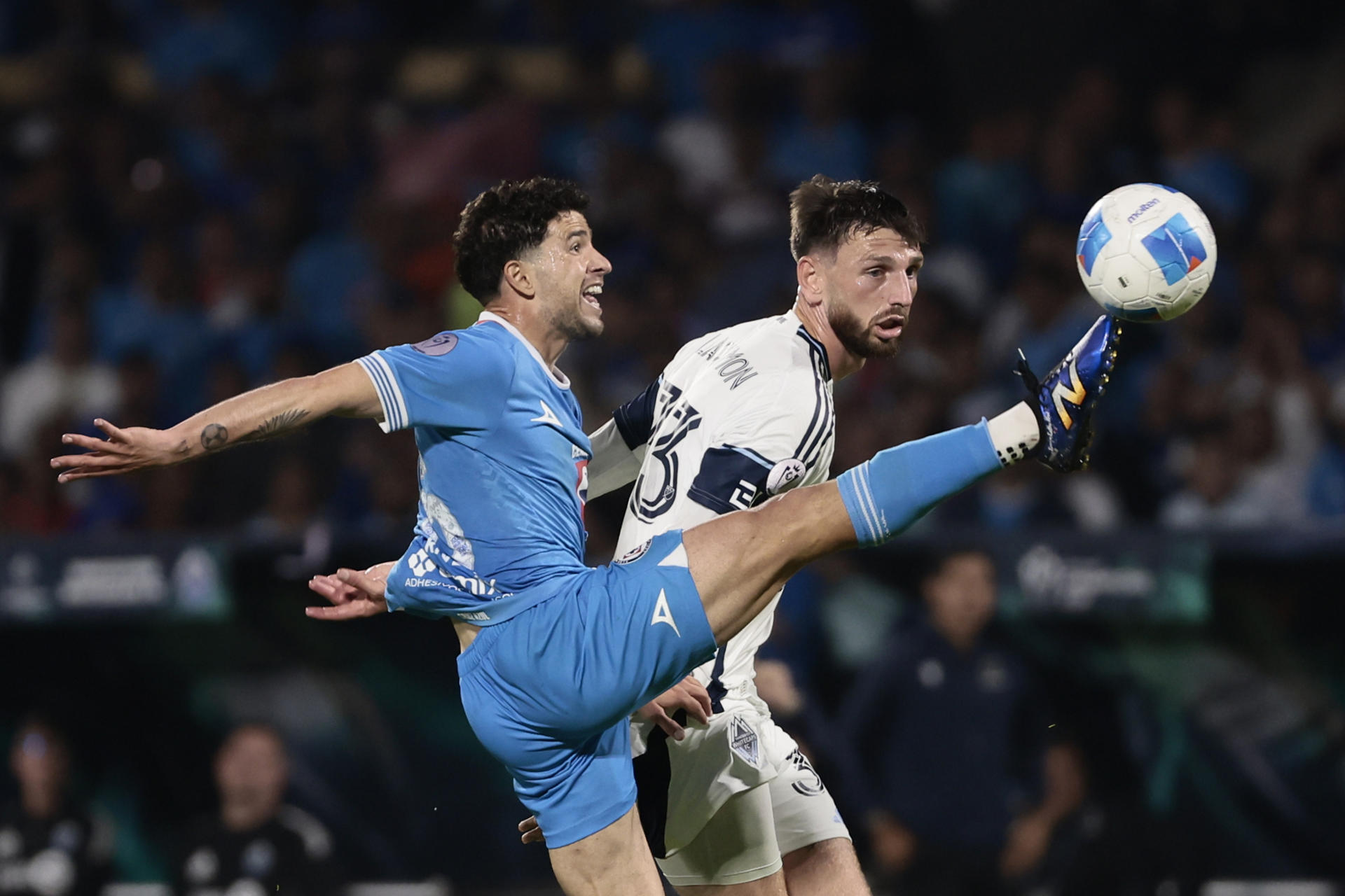 5-0. Cruz Azul golea a Vancouver y gana la Copa de Campeones de la Concacaf 5-0. Cruz Azul golea a Vancouver y gana la Copa de Campeones de la Concacaf
