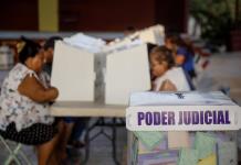 Colectivos colocan mil 200 cédulas en la Glorieta de La Calma; critican elección judicial