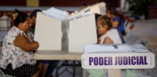 Colectivos colocan mil 200 cédulas en la Glorieta de La Calma; critican elección judicial