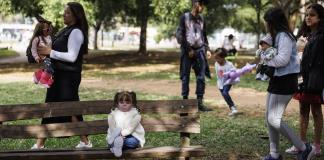 Un día de parque con las ‘mamás’ de muñecas hiperrealistas: “Son obras de arte, no hijos”