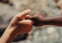 Suecia se plantea prohibir las adopciones internacionales