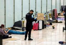 La precariedad pasa la noche en el aeropuerto de Madrid