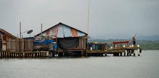Un año después del éxodo, quietud invade la isla panameña que se tragará el mar